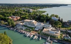 Hotel Yacht Wellness & Business